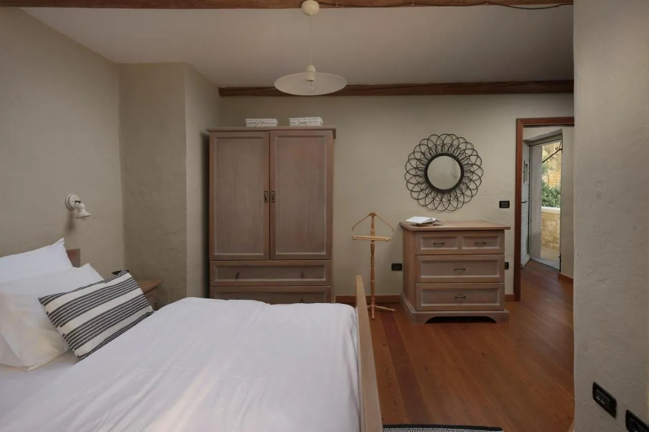 Casa Nina 0*, Prkacini